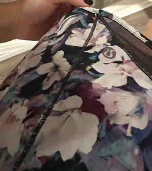 Lululemon Shorts Hotty Hot 2.5" Low-Rise thumbnail 4