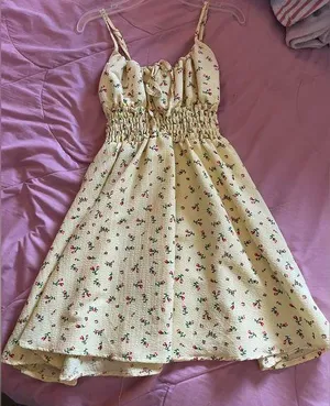 yellow dress Size M thumbnail 1