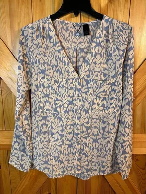 BKE Boutique Sheer Button down Blouse Top Size Small Animal Print Peach/gray (39 thumbnail 1