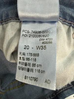 Signature by Levi Strauss Mid Rise Medium Blue Capri Jeans thumbnail 6