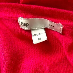 Gap|| Pink 3/4 sleeve cardigan sweater with button accent on sleeves thumbnail 7