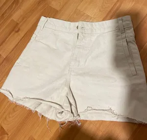 ZARA Beige Shorts thumbnail 1