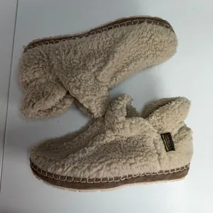 L.L. Bean 7 Cozy Slipper Booties Pile Fleece Comfort Slip On Sherpa Cream Warm thumbnail 3