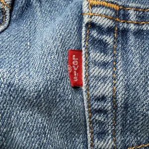 Vintage Levis 550 Womens Size 18 M Jeans Relaxed Tapered Classic Blue Denim thumbnail 7