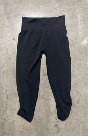 Xhilaration XL Ankle Rouched Black Capris Leggings thumbnail 1