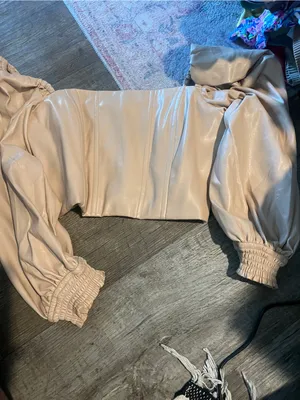 Alice + Olivia Faux Leather Puff-Sleeve Crop Top in Beige thumbnail 2