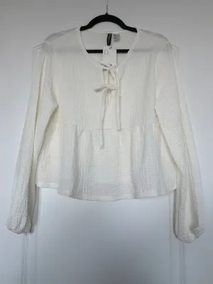 H&M long sleeve white top thumbnail 1