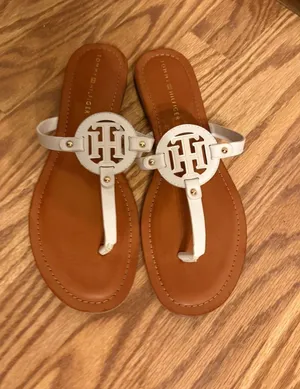 Tommy Hilfiger Litzy Flat Sandals Size 10M White T-Strap thumbnail 2