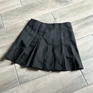 Black pleated skirt thumbnail 4