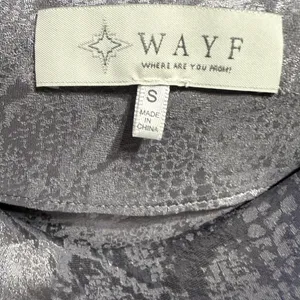 WAYF Satin‎ Shimmery Snake Print Cowl Neck Cami in Silvery Purple Sz S thumbnail 5
