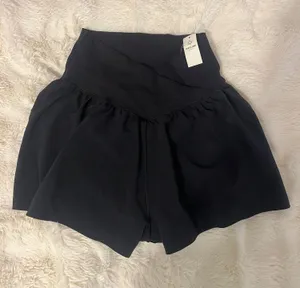 offline arie real me crossover flowy shorts Black Size XS thumbnail 1