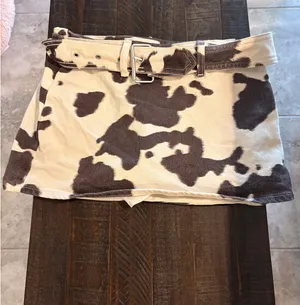 Abercrombie Mid Rise Belted Denim Mini Skort thumbnail 3