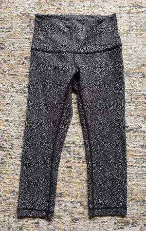 Lululemon 3/4 Leggings size 6 thumbnail 1