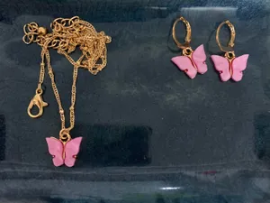 NEW Butterfly Necklace & Earring Set thumbnail 1