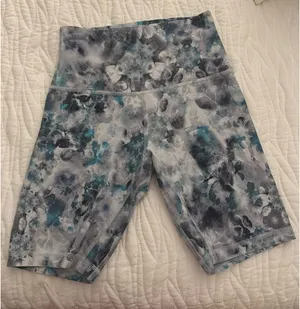 lululemon 7’ biker shorts thumbnail 1