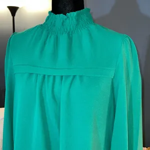 Faith and Joy Size M Emerald Green Blouse thumbnail 2
