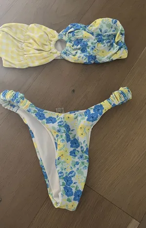 Swimsuit Set Multiple Size M thumbnail 1