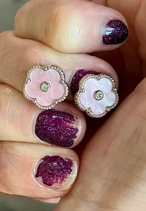 Pearlized Clover Earrings thumbnail 1