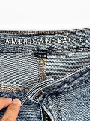 American Eagle Mom Jean Size 16 Regular High Rise Distressed Ripped Light Wash thumbnail 5