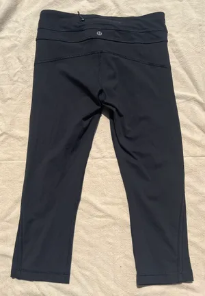 Lululemon Black Leggings Capris thumbnail 5