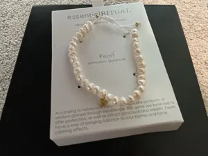 essentialRITUAL PEARL BRACELET WITH HEART thumbnail 2