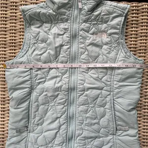 The North Face Quilted Puffer Vest small‎ athleisure layered transitional winter thumbnail 11