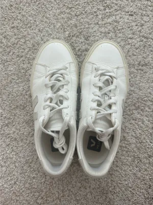 VEJA Sneakers thumbnail 2