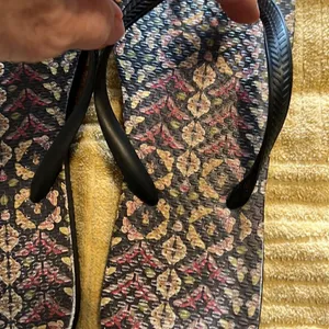 Custom designed rubber flip flops size 6 EUC No box Brown thumbnail 3