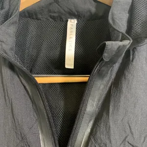 Fabletics S hooded vest elastic waist nylon thumbnail 4
