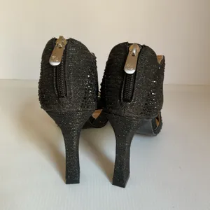 Adrienne Vittadini Black Glitter Heels Women Size 8.5 Strappy Open Toe Party thumbnail 5