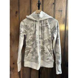 Athleta Triumph Printed Hoodie Jacket, Grey Gypsum Camo Size Small Activewear thumbnail 2