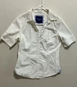 American Eagle Outfitters White Short-Sleeve Button-Down Shirt thumbnail 1