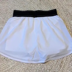 Alo Yoga white tennis skirt with black waistband size L thumbnail 2
