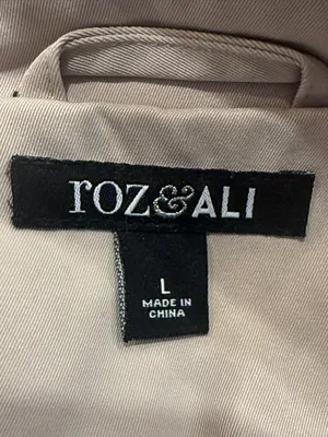 Roz & Ali tan trench coat size large . thumbnail 4