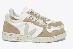 Veja V-10 Leather White Natural Sahara Sz 7/38 thumbnail 1