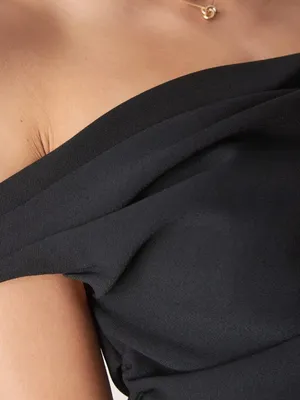 NWOT $130 Abercrombie & Fitch Women's Black Off The Shoulder Draped Jumpsuit thumbnail 5