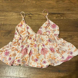 SO floral top thumbnail 2