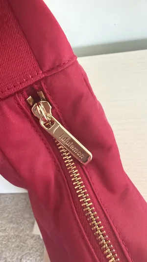 Lululemon City Essentials 4L Shoulder Bag thumbnail 7