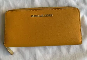 Michael Kors Wallet thumbnail 1