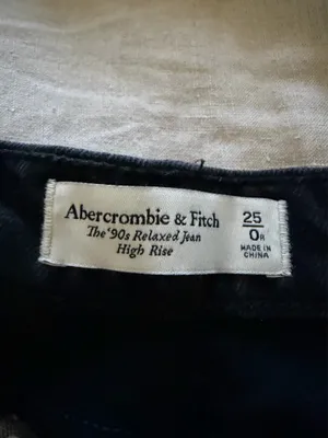 Abercrombie & Fitch '90s Relaxed High Rise Jean thumbnail 3