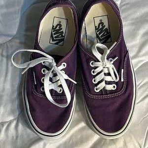 Vans off the wall Purple Shoes Size 5 Men. 6.5 Women thumbnail 1