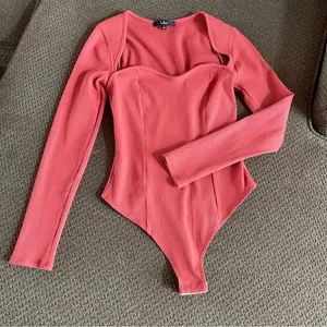 Lulu's Salmon colored rubbed bodysuit size M thumbnail 1