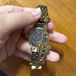 Kendra Scott Alex Gold Tone Stainless Steel 28mm Watch in Ivory Mother of Pearl. thumbnail 4