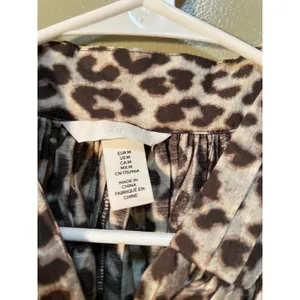 H&M Women's Size Medium Tie-Neck Blouse Light Beige Leopard Print Long Sleeve thumbnail 10