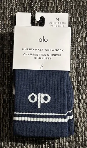 Alo Yoga Unisex Half Crew Socks Navy Size Medium NEW thumbnail 1