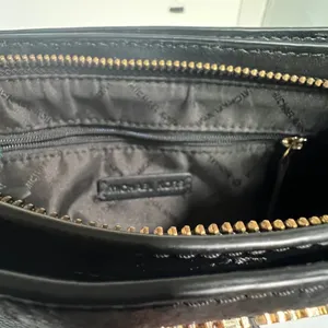 Michael‎ Kors Trisha Crossbody Women Medium Black Pebbled Leather Gold Hardware thumbnail 13