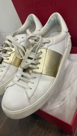 J Valentine Valentino Garavani Rockstud Sneakers sz 39 thumbnail 5