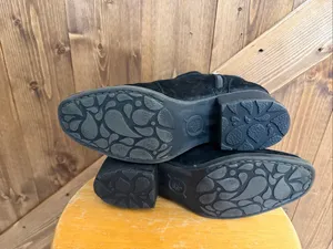Born Women’s Size 8 Black Suede Buckle Ankle Boots thumbnail 6