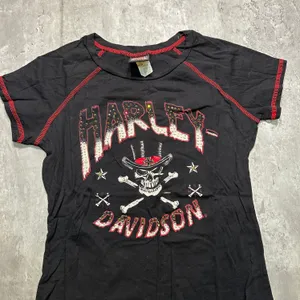 Harley Davidson Y2k Skull Graphic Black & Red Shirt thumbnail 2