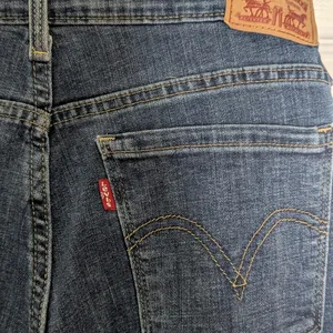 Levi’s 505 Straight Jeans Women’s Size 6S W28 L30 Medium Wash Blue thumbnail 6